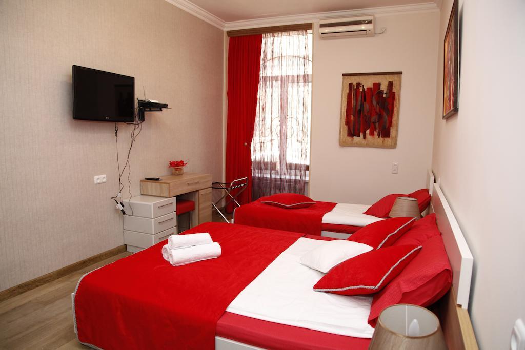 Azoyan Guest House 예레반 객실 사진